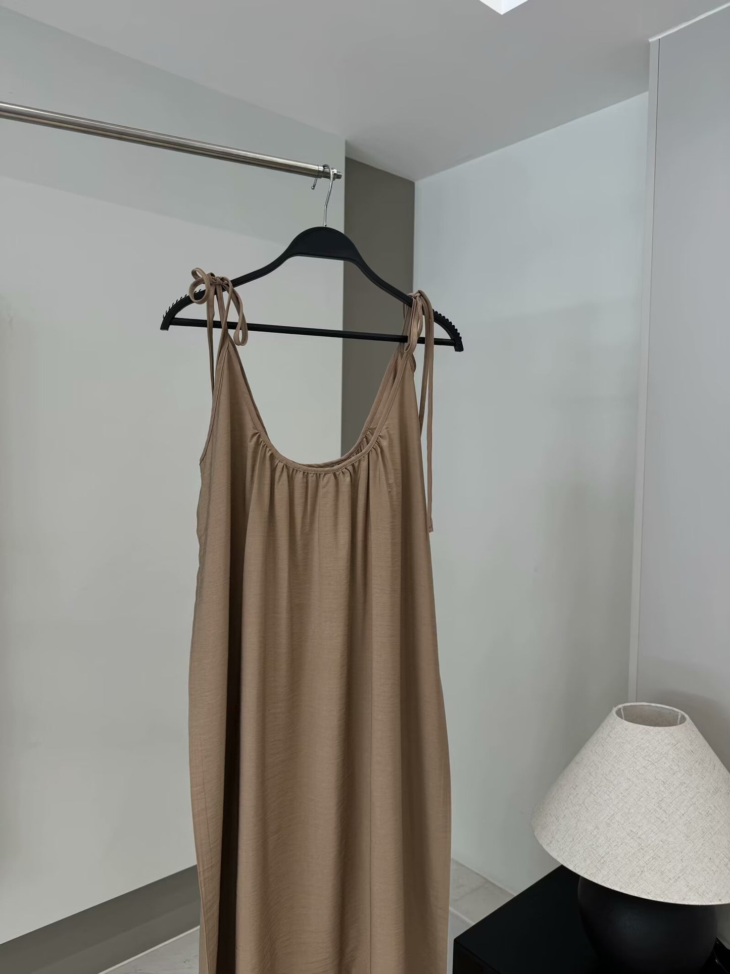 Women's 2025 new chic Fashion loose draped suspender MIDI dress retro sleeveless women's dress