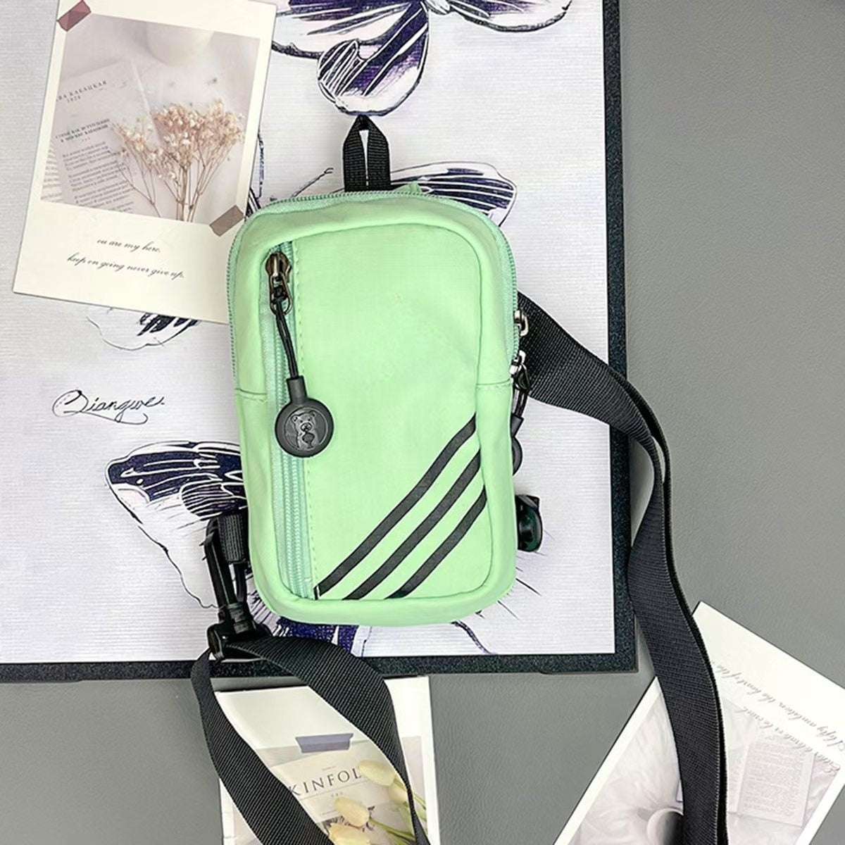 Men's and Women's Casual Joker Sports Adjustable Shoulder Strap Mini Mobile Phone Messenger Bag