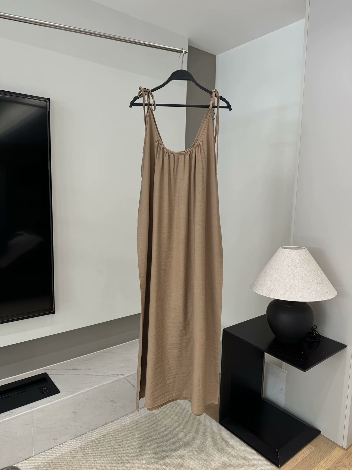 Women's 2025 new chic Fashion loose draped suspender MIDI dress retro sleeveless women's dress