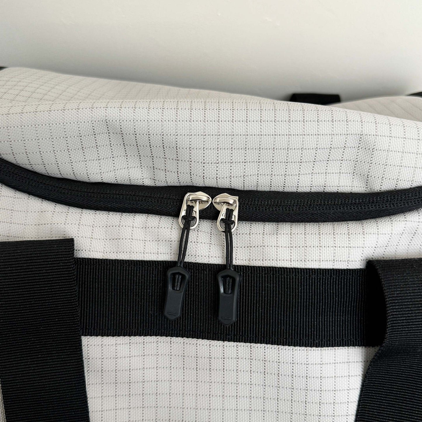 Men and Women with The New Fashion and Leisure Joker Large-capacity Travel Portable Fitness Bag Sports Backpack.