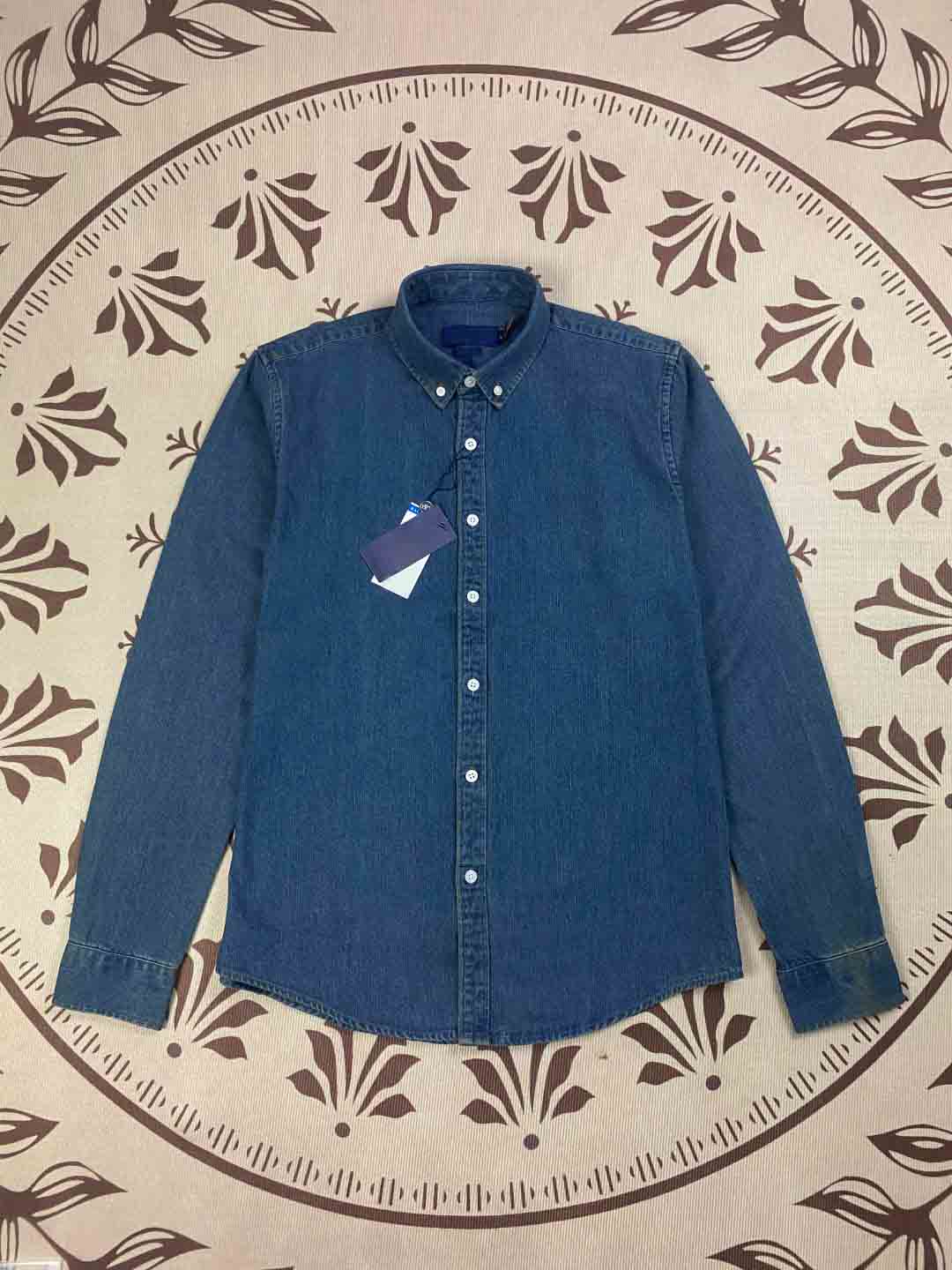 Men and Women with The Same New Casual Joker Denim Fabric Embroidered Couple Long Sleeve Shirt.