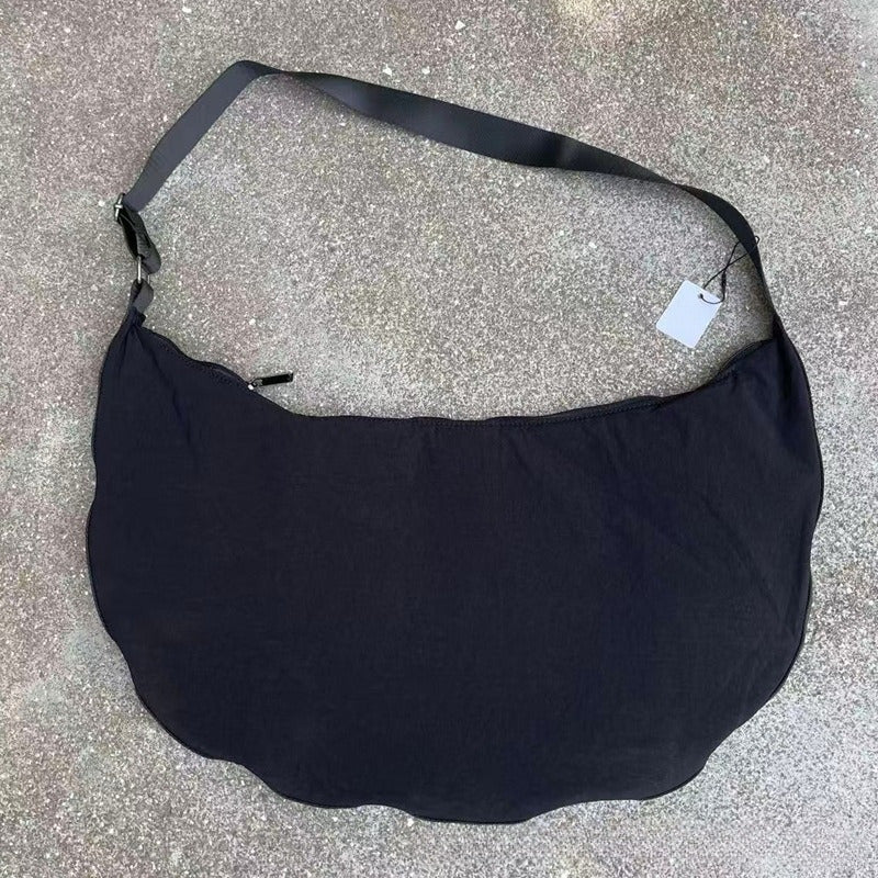 Men's and Women's Large-capacity Waterproof Nylon Lightweight Casual Joker Shoulder Slung Crescent Bag.