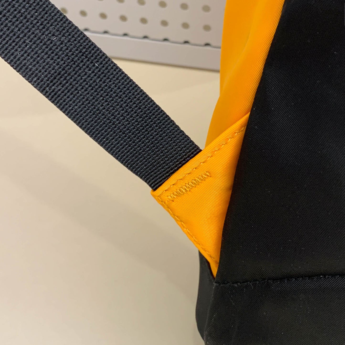 Men's and Women's Leisure Versatile Sports Drawstring Design Adjustable Shoulder Strap Multifunctional Backpack Travel Bag.