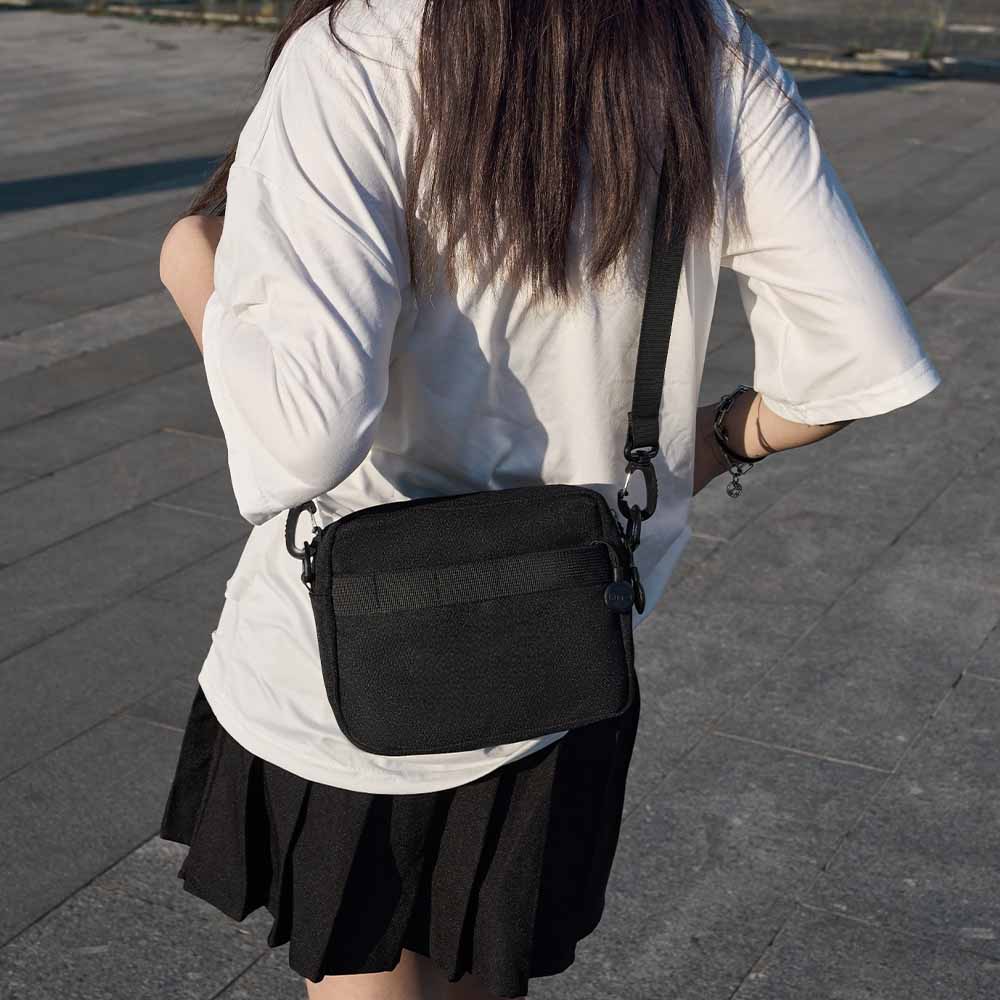 Men's and Women's Leisure Versatile Sports Adjustable Shoulder Strap Multifunctional Backpack Crossbody Bag.
