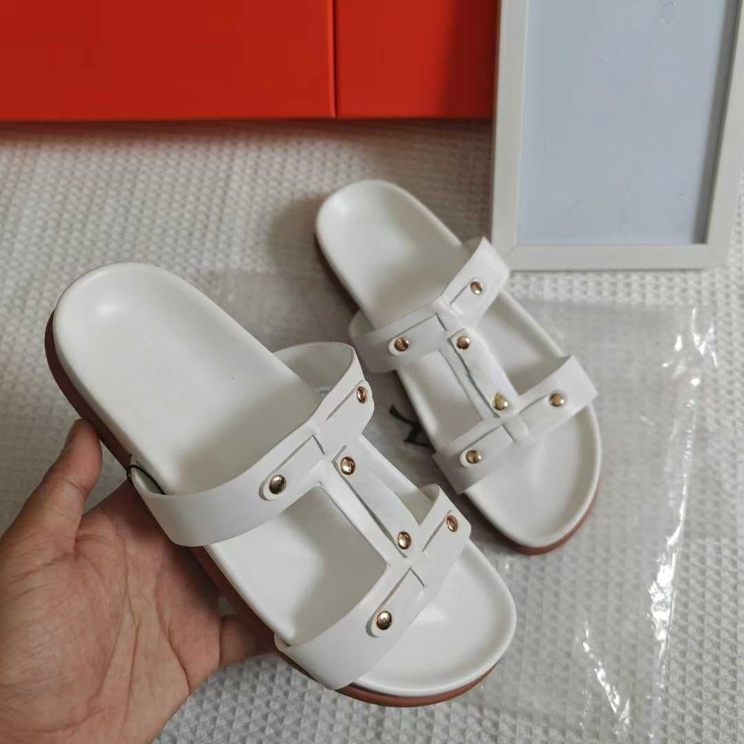 Women's 2025 New Fashion Casual Joker Rivet Decorative Platform Slippers Sandals.