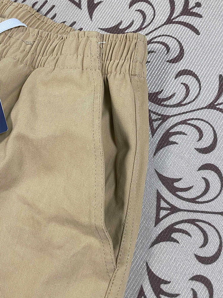 Men and women with the same new Joker couple style elastic waist zipper casual shorts.