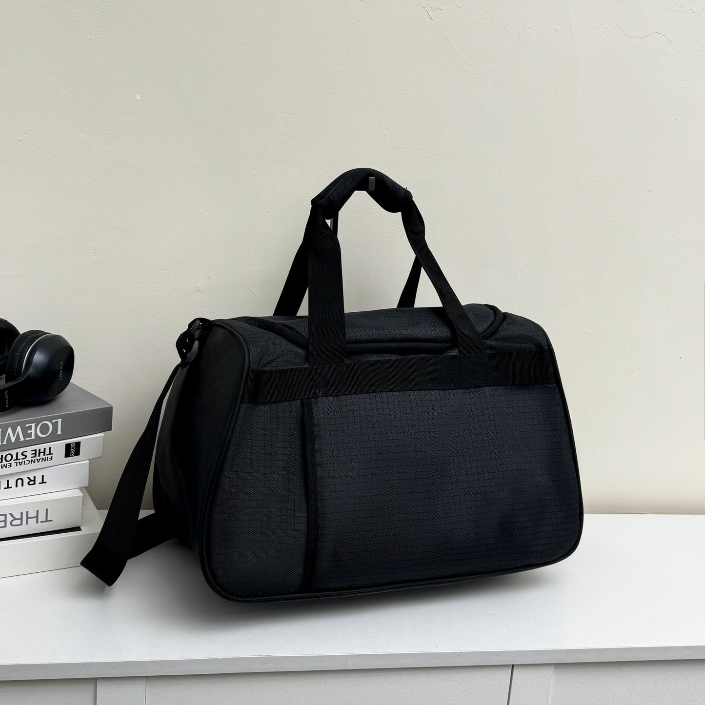 Men and Women with The New Fashion and Leisure Joker Large-capacity Travel Portable Fitness Bag Sports Backpack.