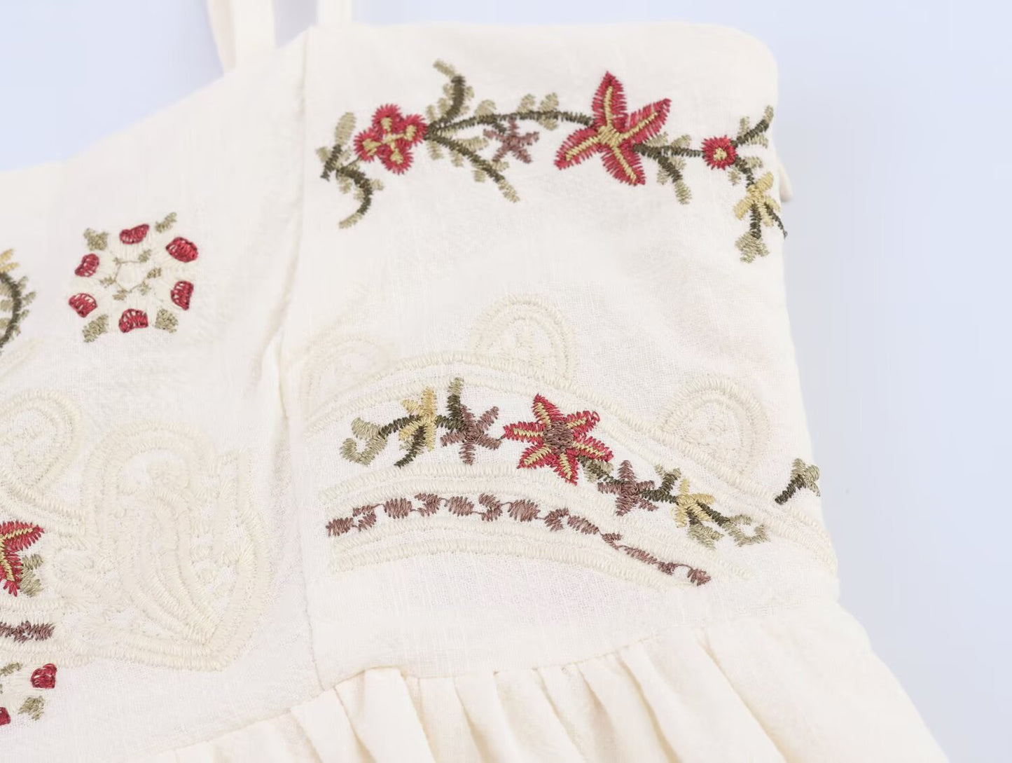 Women's new fashion wide pleated floral embroidery suspender mini dress