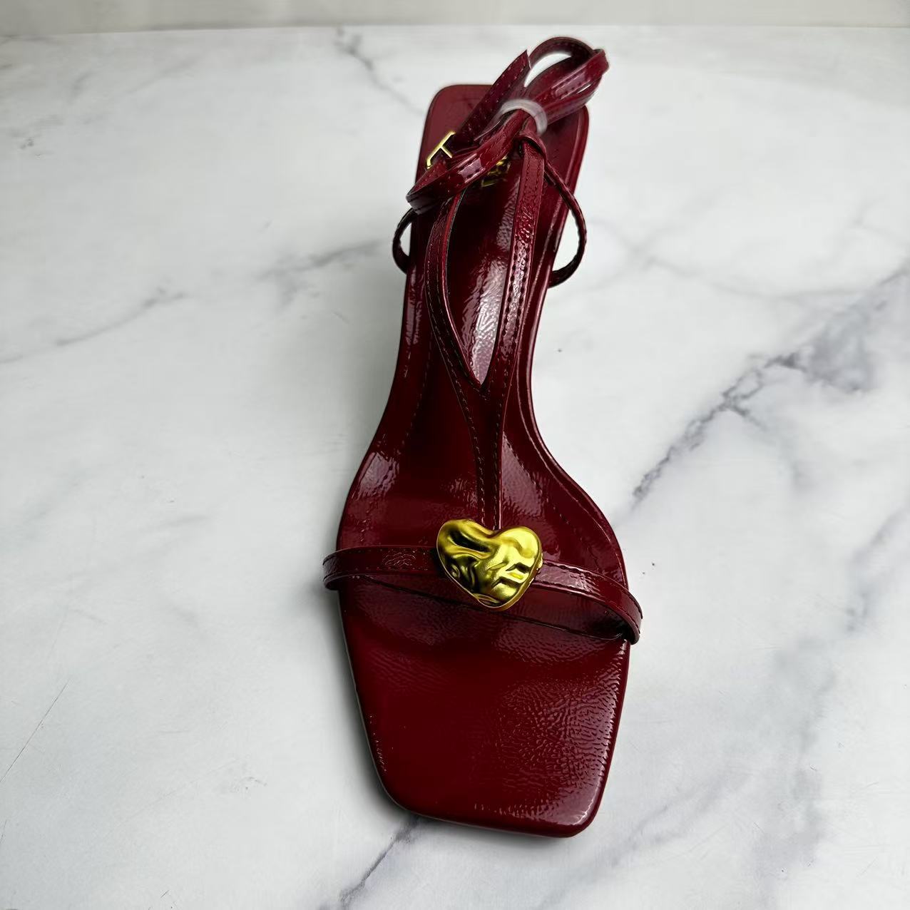 Women's New Fashion Joker Stiletto Heels Metal Buckle Word with Sandals with Strap Sandals.