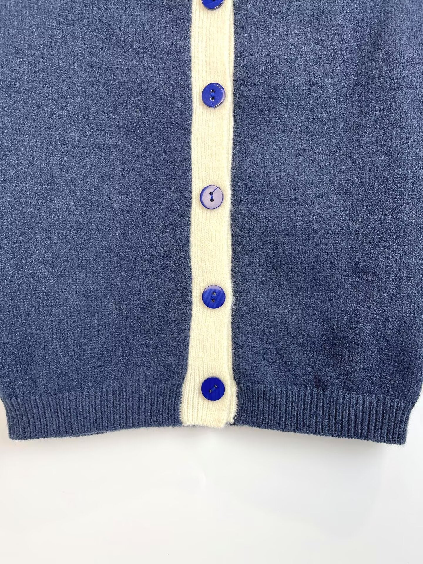 Women's new fashion O Neck long sleeved contrasting knitted Coat