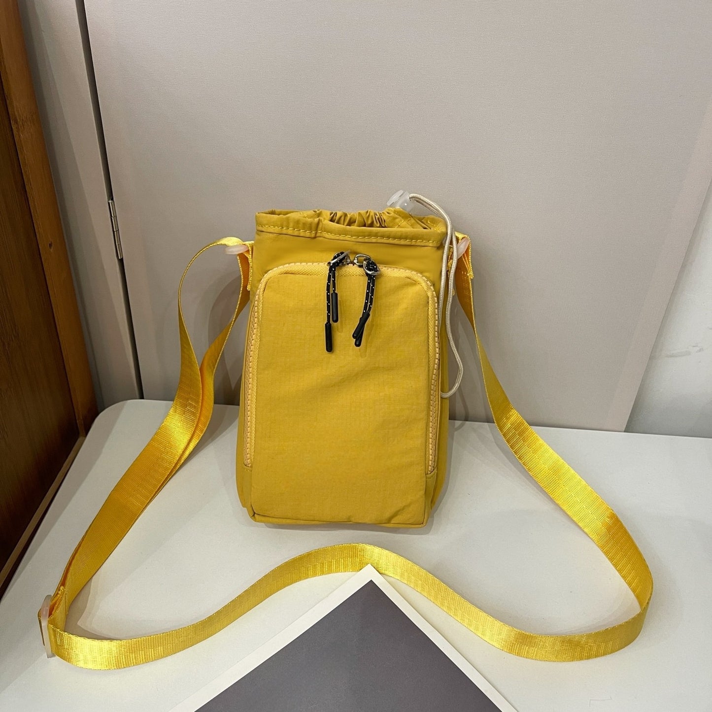 Men's and Women's Leisure Versatile Sports Adjustable Shoulder Strap Multifunctional Water Cup Mobile Phone Messenger Bag