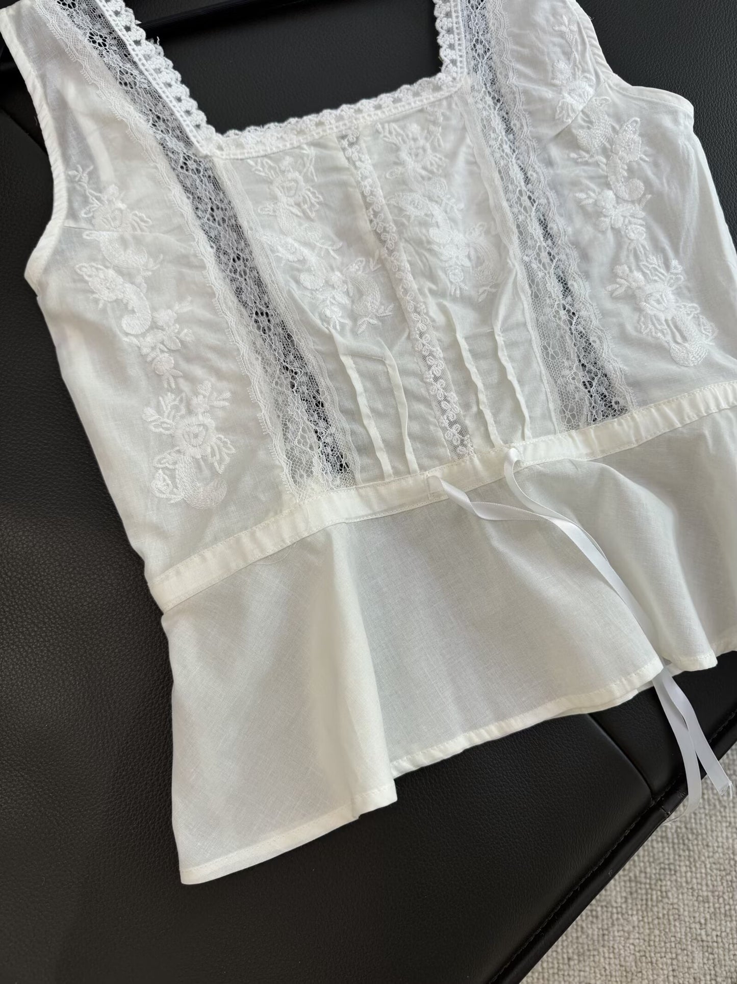 Women's new fashion lace decoration sleeveless square neck top