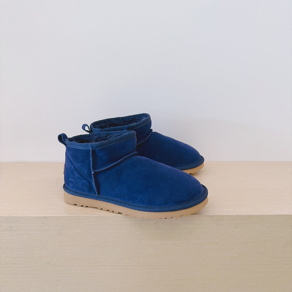 Women's new velvet short snow boots have a shoe box