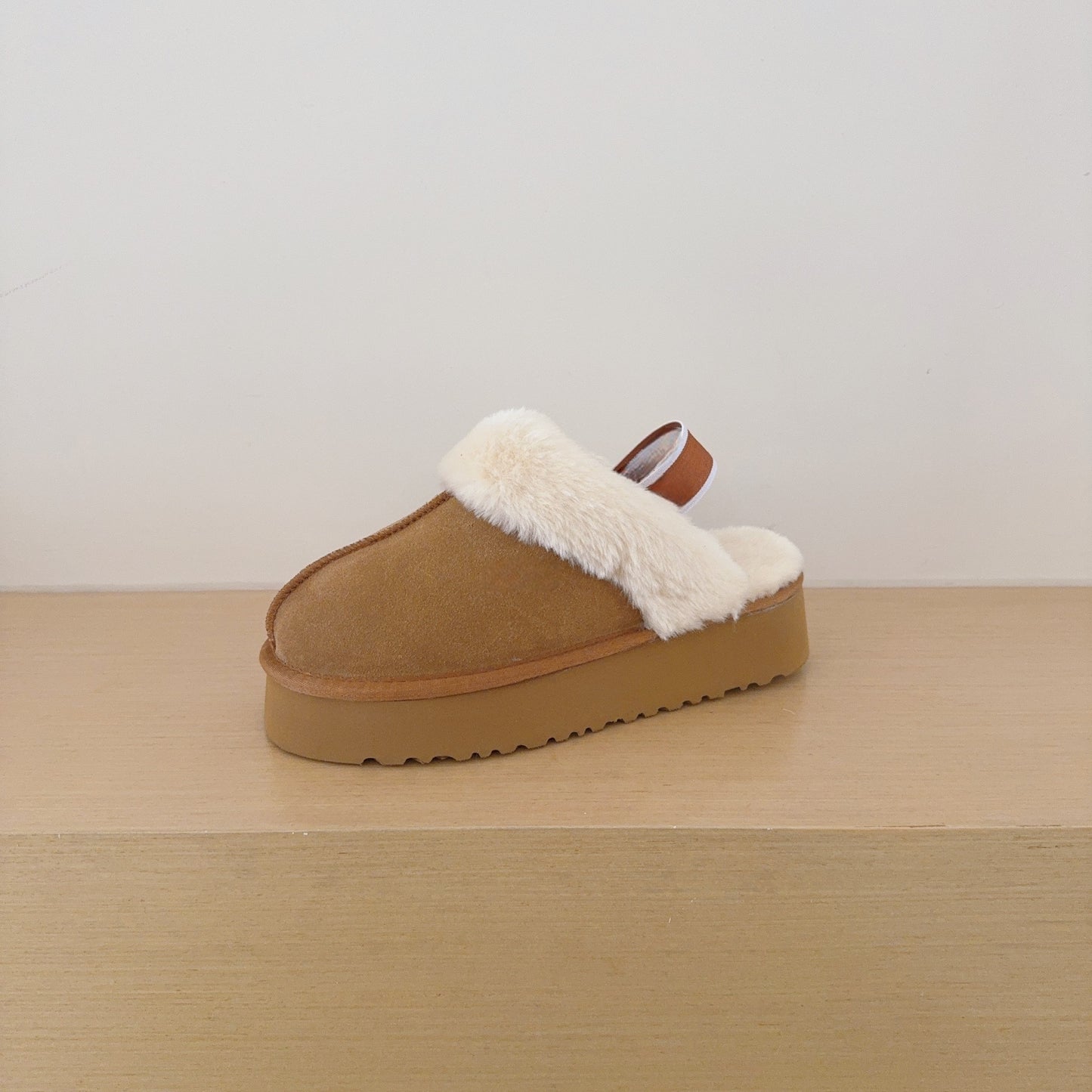 Women's new winter platform letter elastic belt slippers have a shoe box.