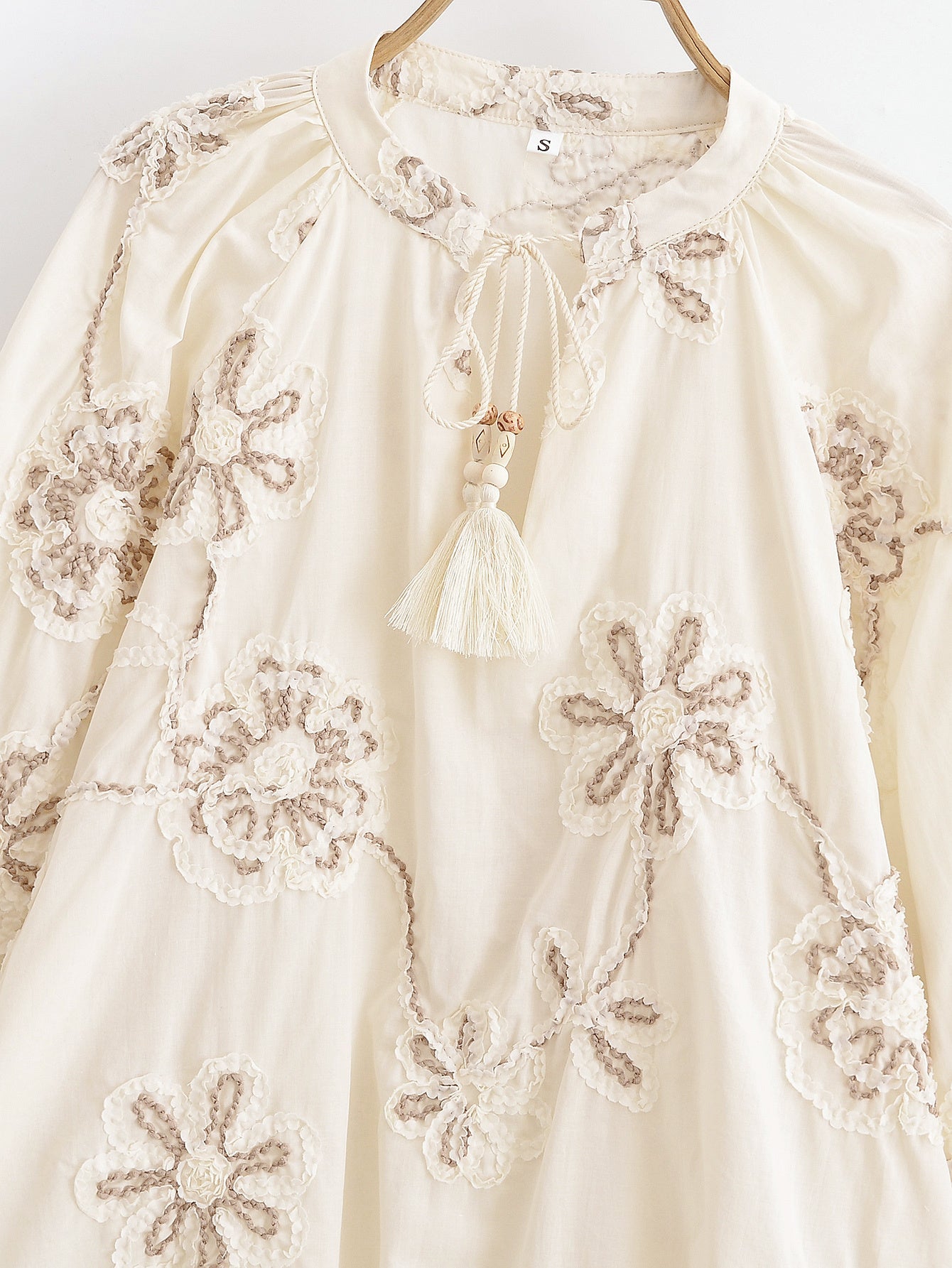 Women's new Fashion long sleeved embroidered lace up shirt