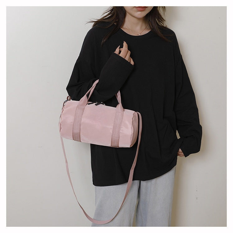 Men and Women with The Same New Fashion Joker Fitness Travel Large Capacity Wide Shoulder Strap Messenger Bag.