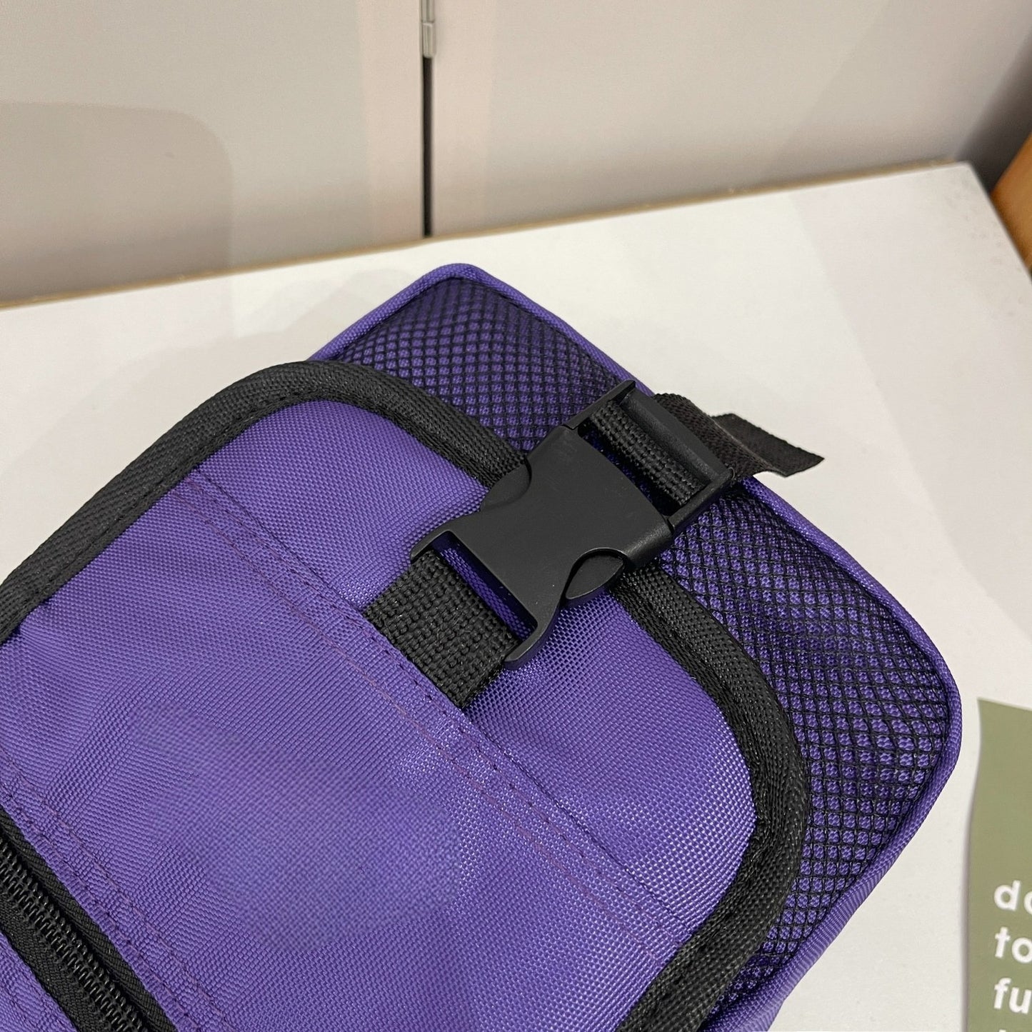 Men's and Women's Leisure Joker Sports Mobile Phone Bag with Adjustable Shoulder Strap Canvas Messenger Bag