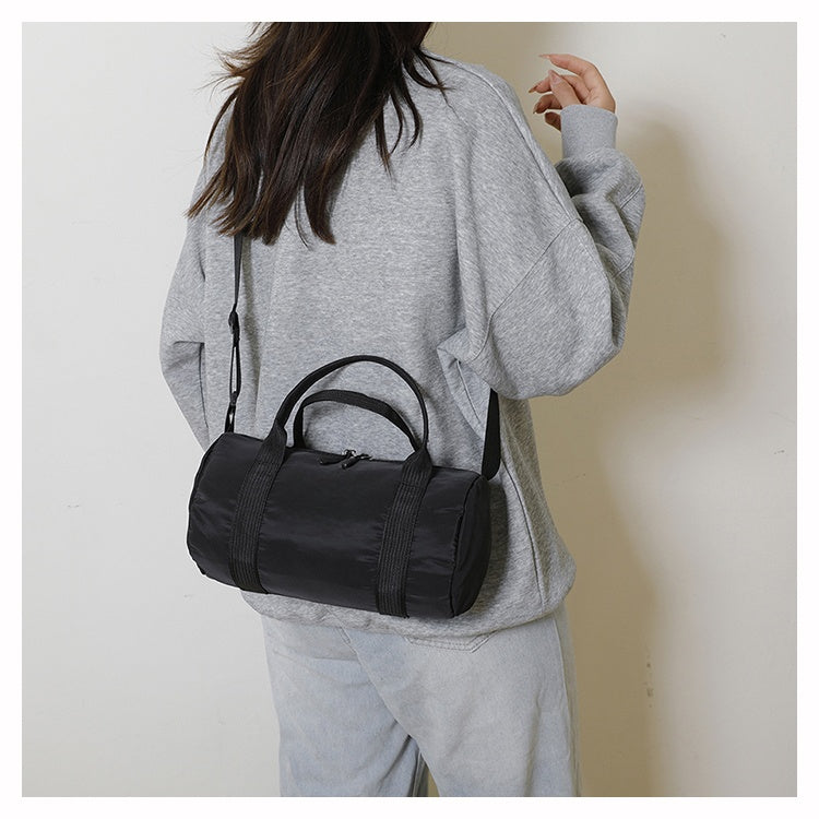 Men and Women with The Same New Fashion Joker Fitness Travel Large Capacity Wide Shoulder Strap Messenger Bag.