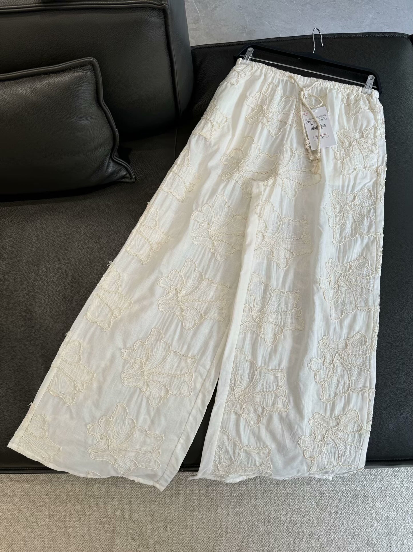 Women's 2025 new embroidered round neck sleeveless top+Pants suit