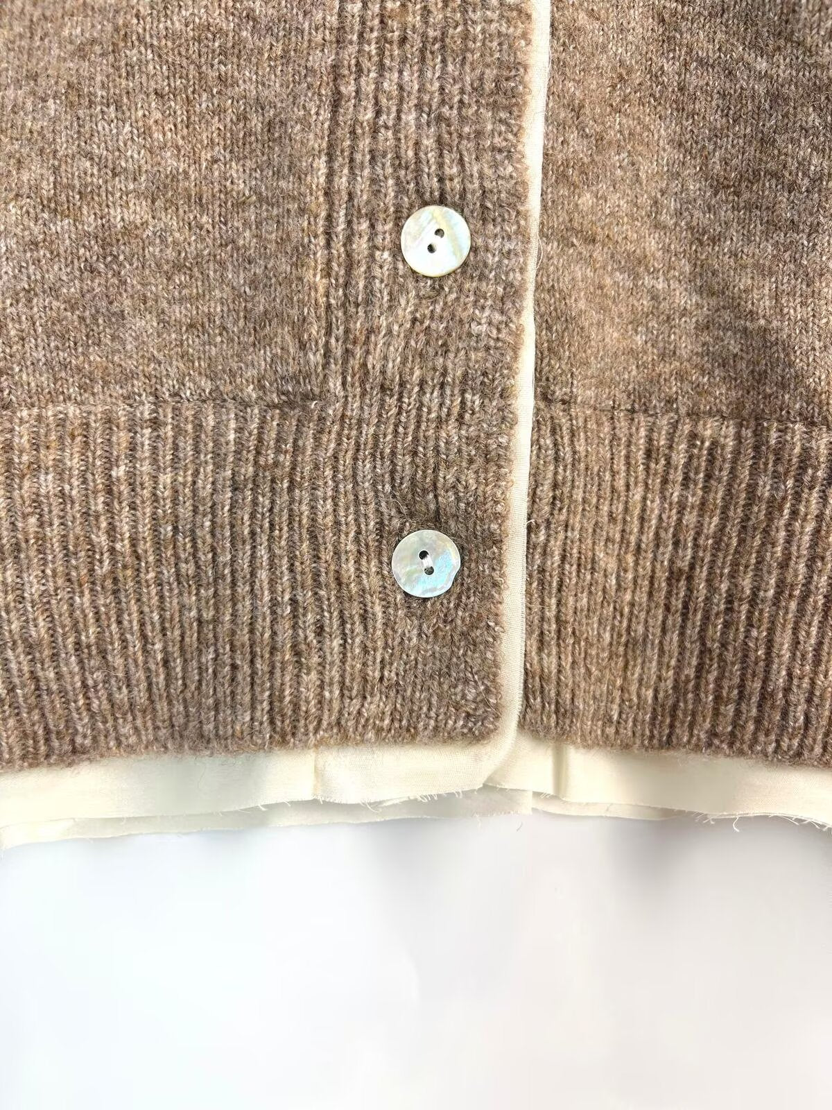 Women's new fashion O Neck long sleeved contrasting knitted cardigan