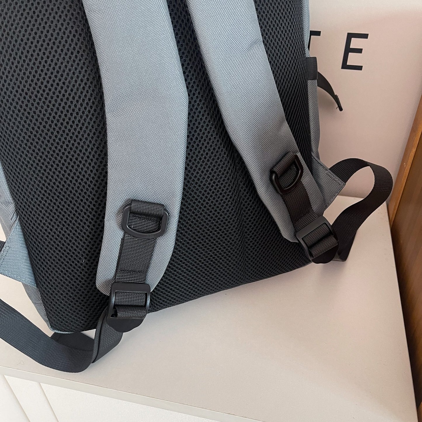 Men and women with the new fashion, leisure, versatile, large-capacity waterproof business bag, travel bag and shoulder bag.