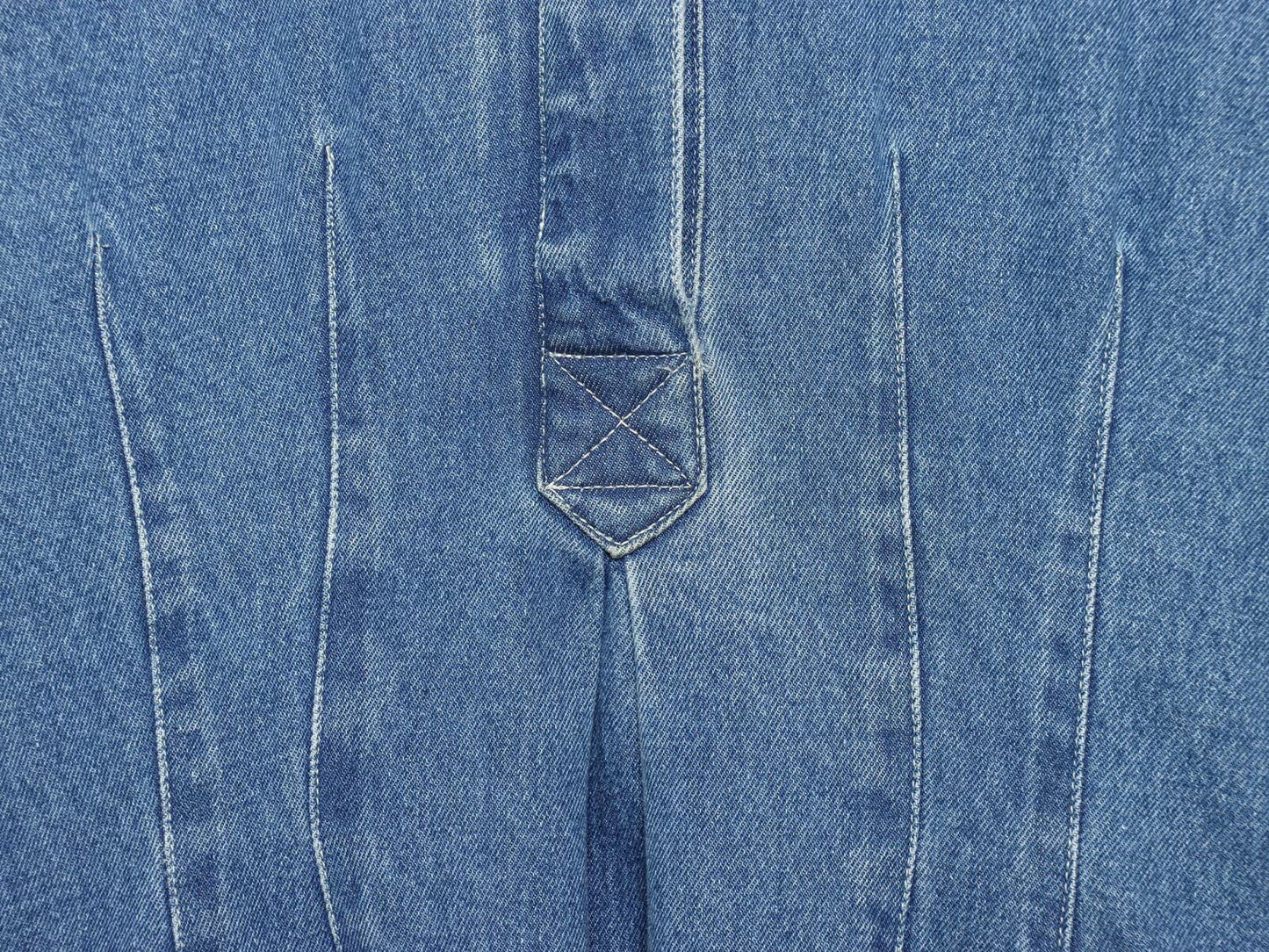 Women's short sleeved waist cinched denim shirt