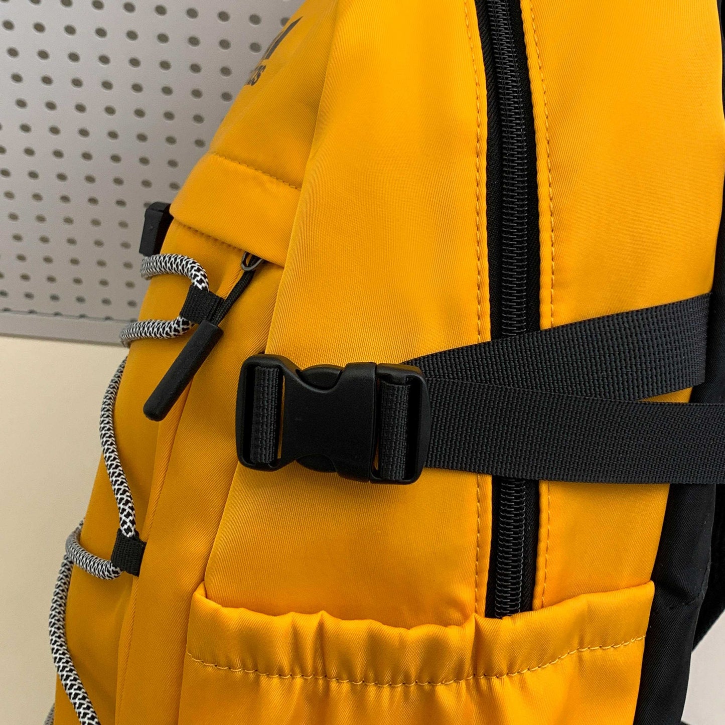 Men's and Women's Leisure Versatile Sports Drawstring Design Adjustable Shoulder Strap Multifunctional Backpack Travel Bag.