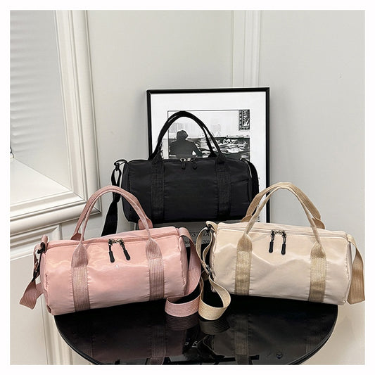 Men and Women with The Same New Fashion Joker Fitness Travel Large Capacity Wide Shoulder Strap Messenger Bag.