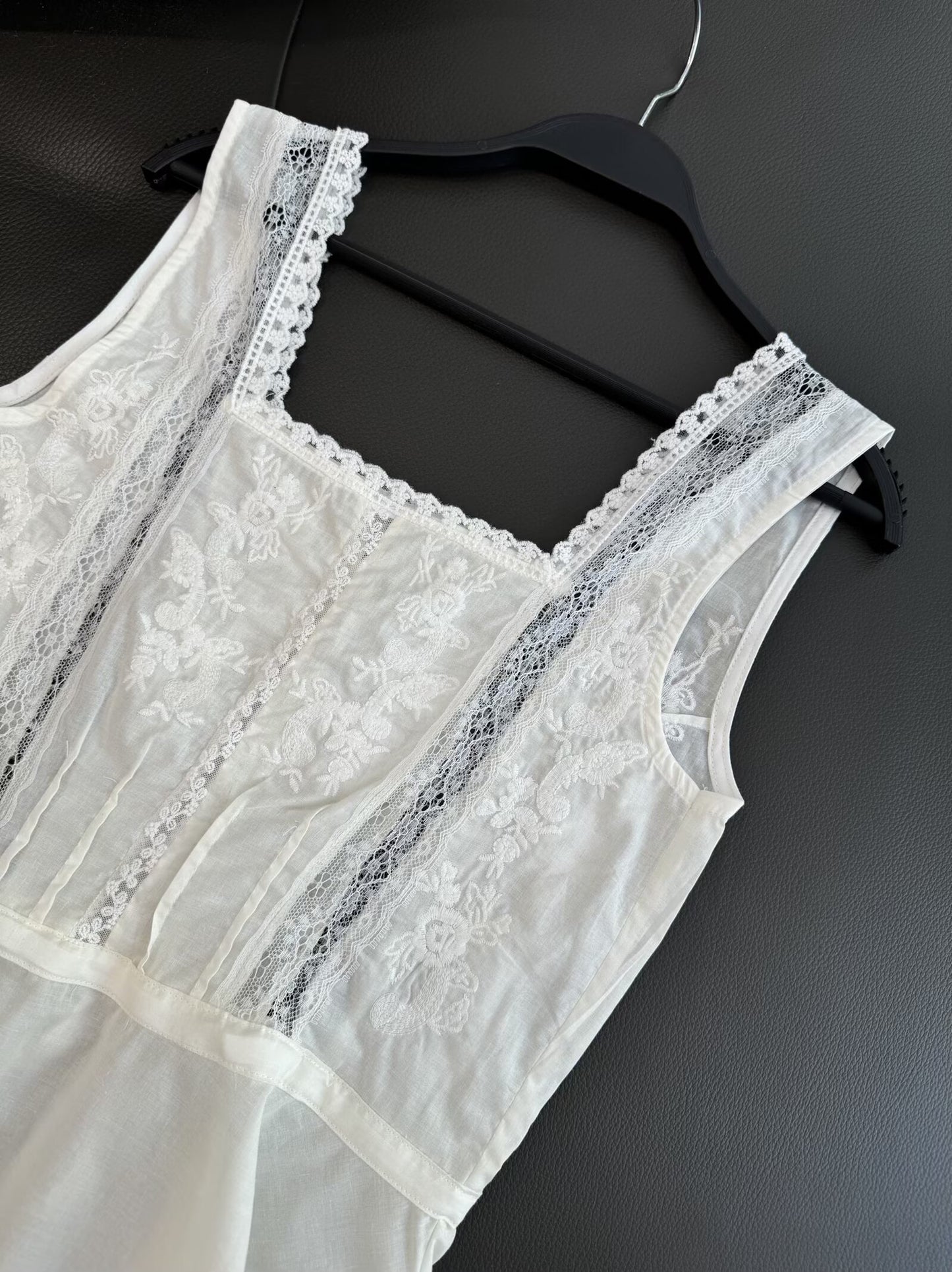 Women's new fashion lace decoration sleeveless square neck top