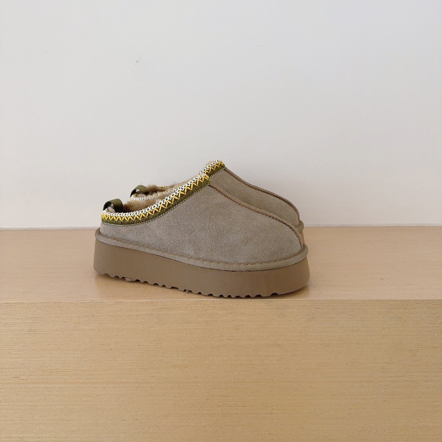 Women's embroidered thick-soled semi-mopped snow boots