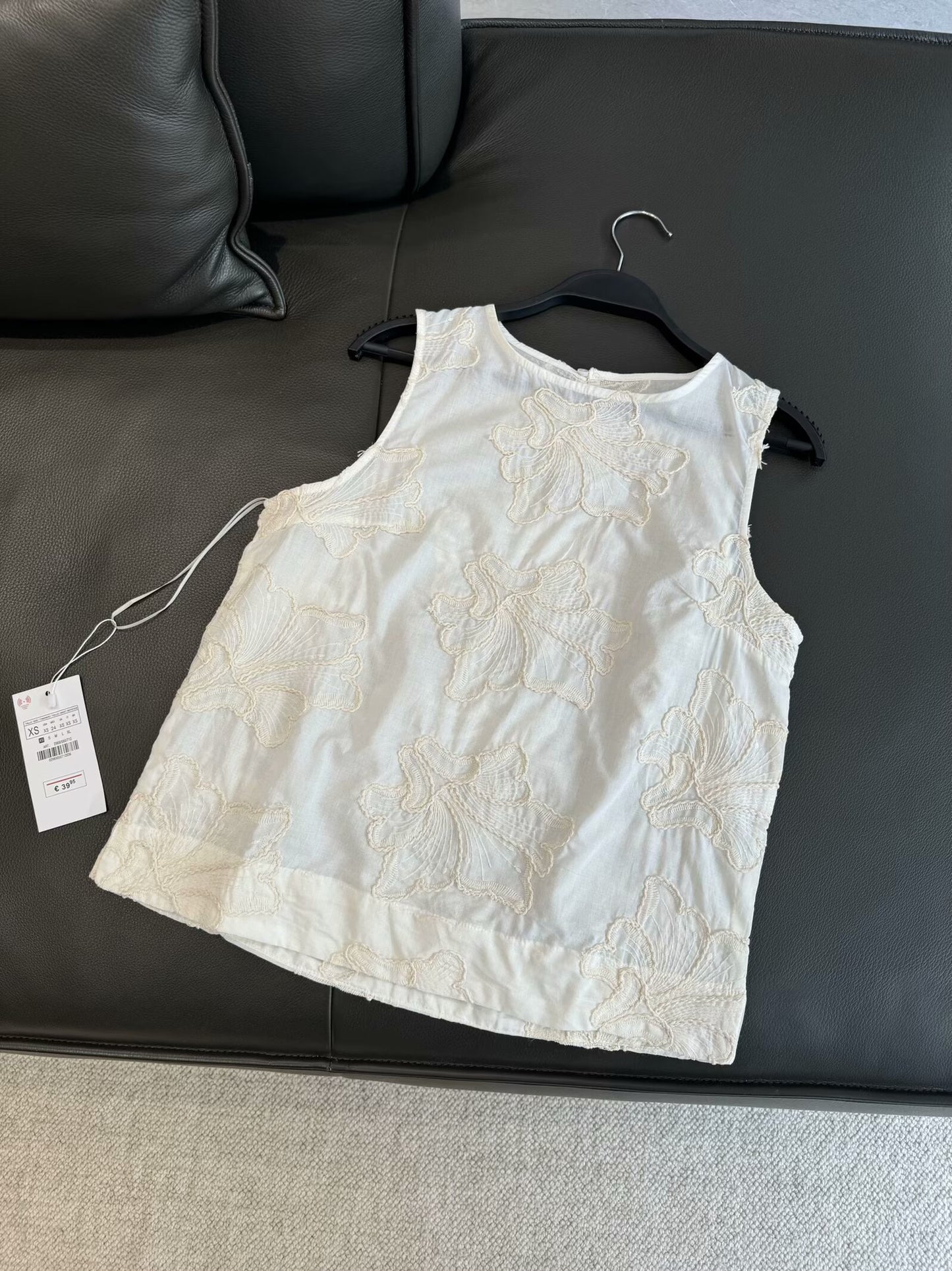 Women's 2025 new embroidered round neck sleeveless top+Pants suit