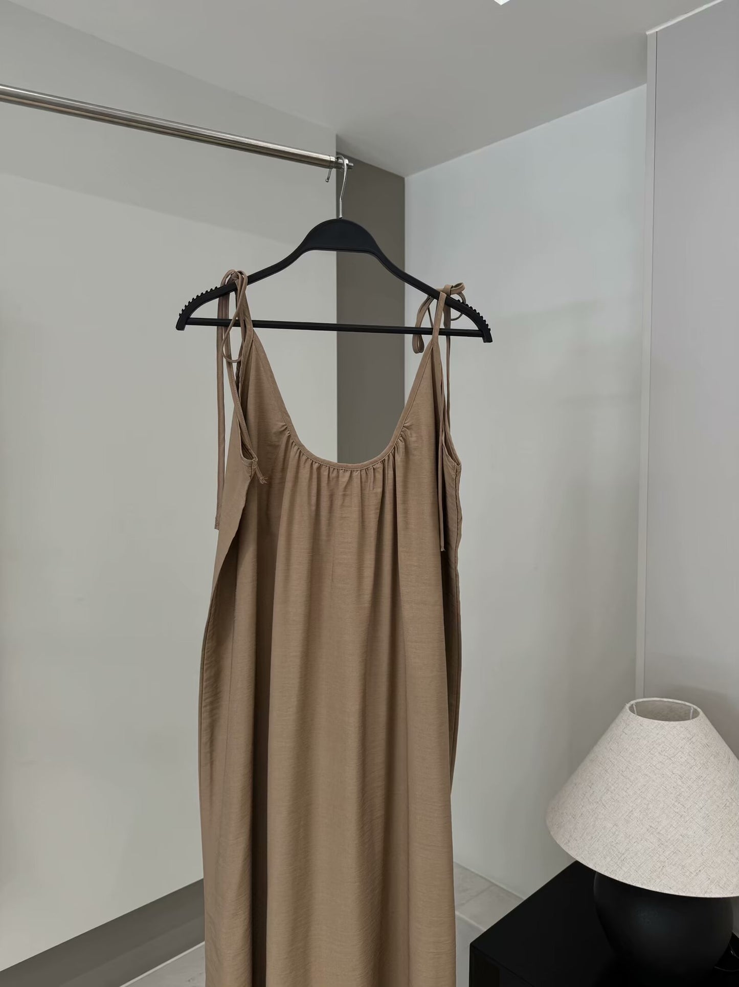 Women's 2025 new chic Fashion loose draped suspender MIDI dress retro sleeveless women's dress