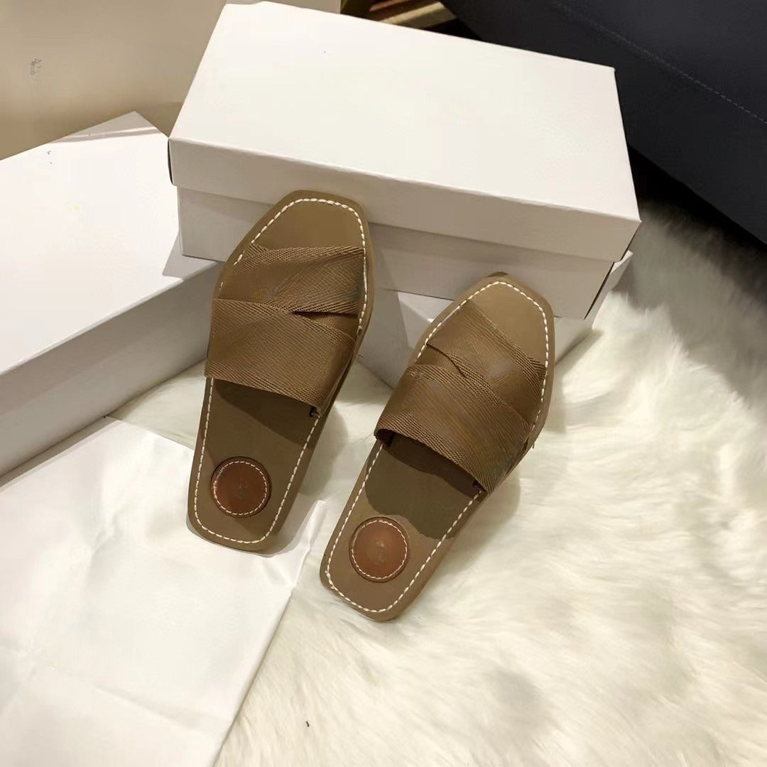 Women's new fashion Joker letter slippers wear girls' heart beach sandals with thick soles have a shoe box.