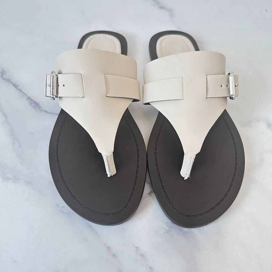 Women's New Fashion Joker Round-headed Flat Slippers Women Wear Sandals and Slippers Outside Their Feet.