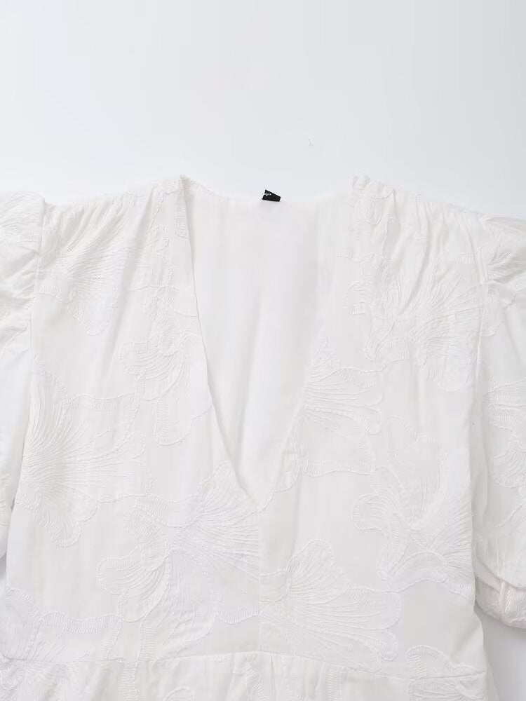 Women's new fashion slim short sleeved V-neck embroidered fluffy mini dress