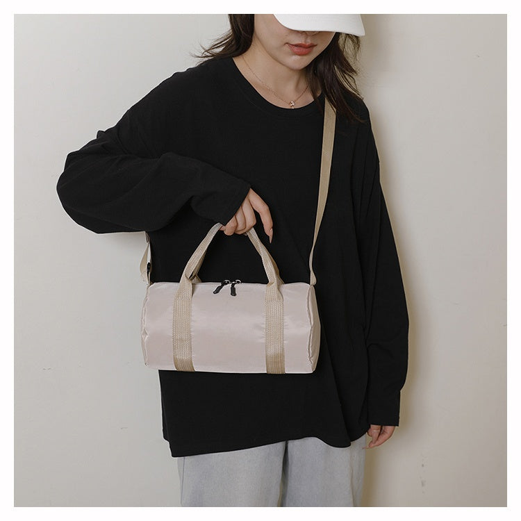 Men and Women with The Same New Fashion Joker Fitness Travel Large Capacity Wide Shoulder Strap Messenger Bag.