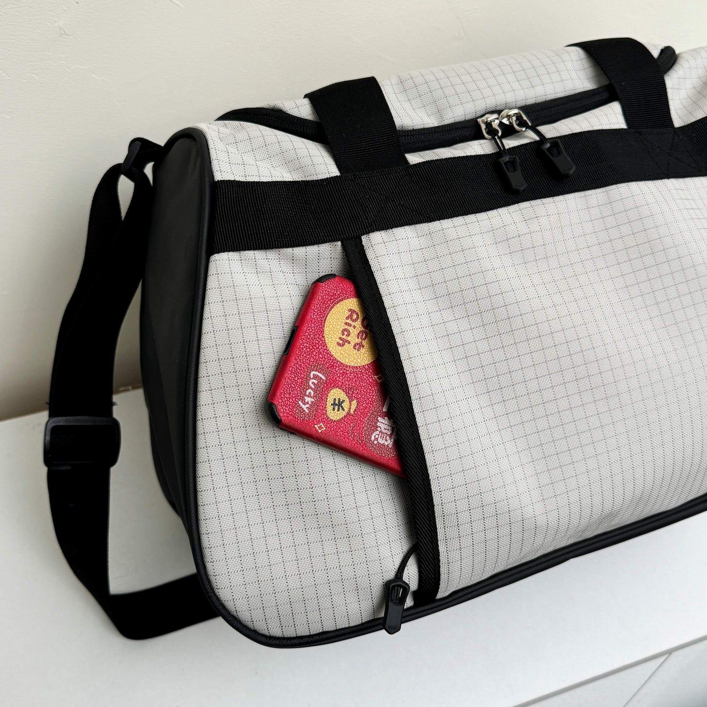 Men and Women with The New Fashion and Leisure Joker Large-capacity Travel Portable Fitness Bag Sports Backpack.