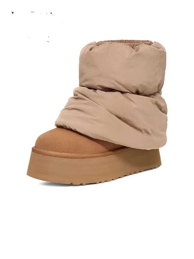 Women's new thick-soled winter snow boots have a shoe box