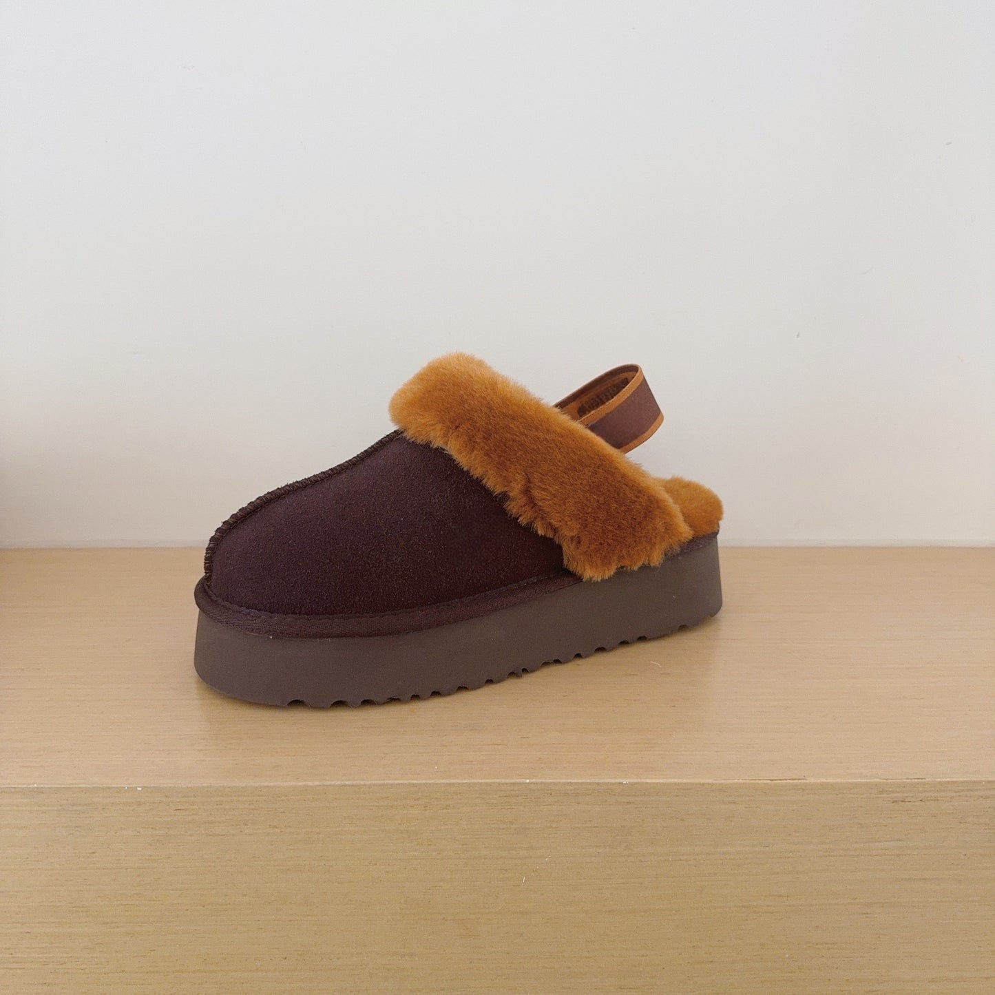 Women's new winter platform letter elastic belt slippers have a shoe box.