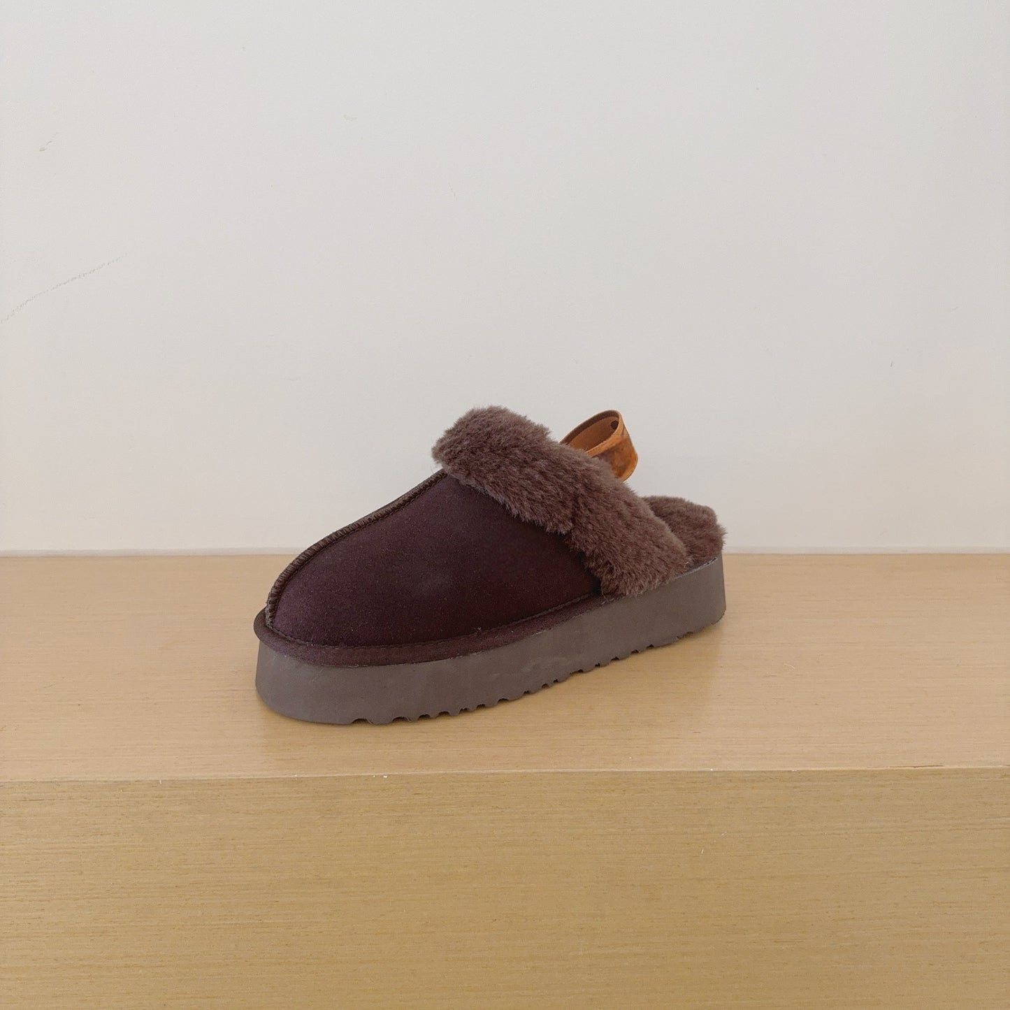 Women's new winter platform letter elastic belt slippers have a shoe box.