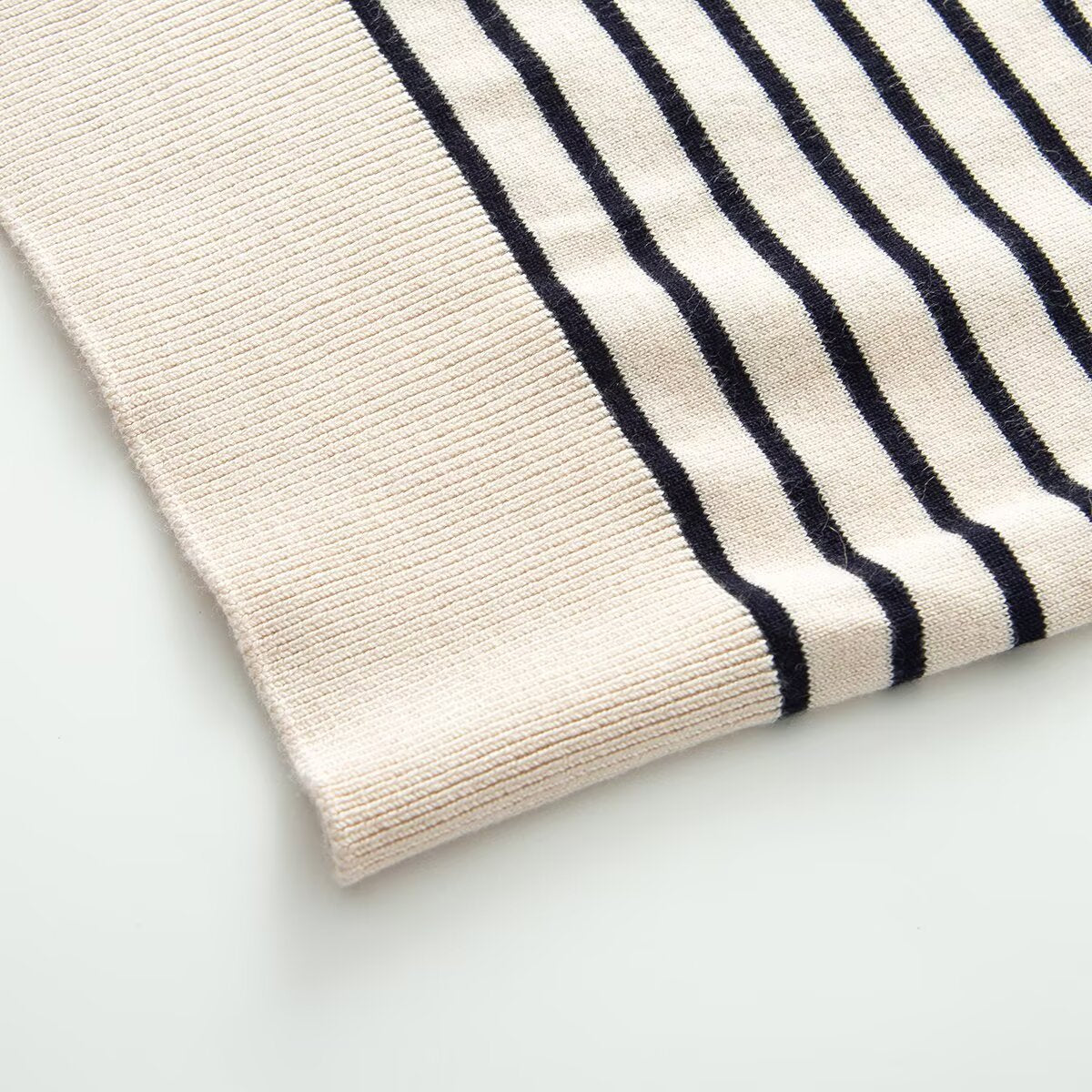 suit Women's 2 pieces O Neck striped knitted Coat+T-shirt