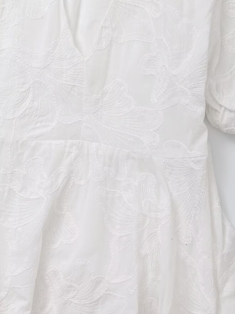 Women's new fashion slim short sleeved V-neck embroidered fluffy mini dress