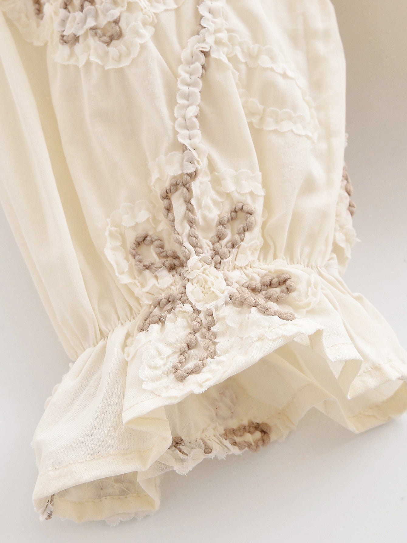 Women's new Fashion long sleeved embroidered lace up shirt