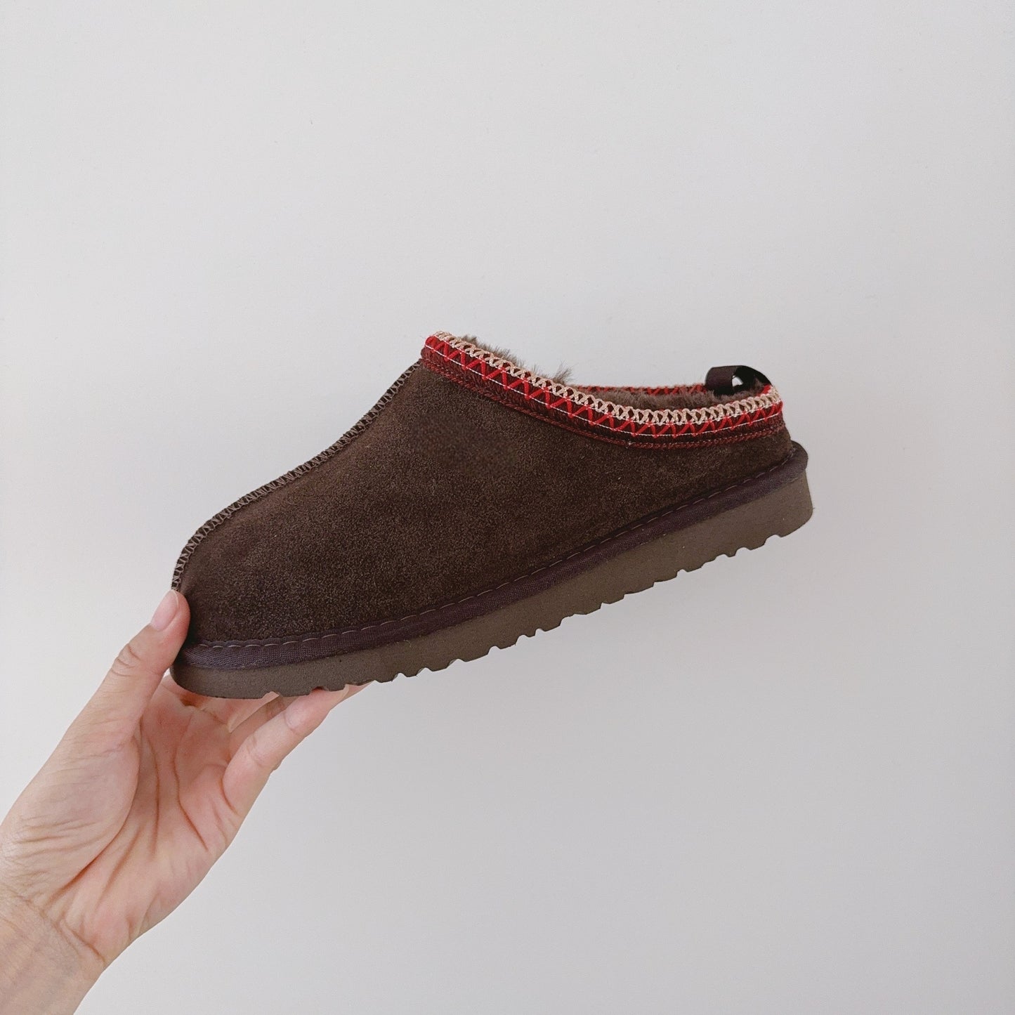 Women's new winter thick-soled short-sleeved snow boots have a shoe box