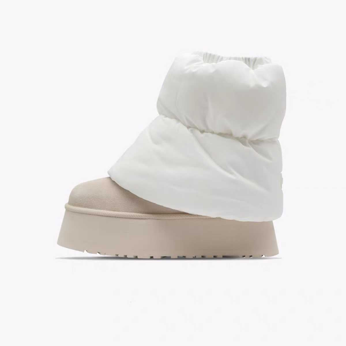 Women's new thick-soled winter snow boots have a shoe box