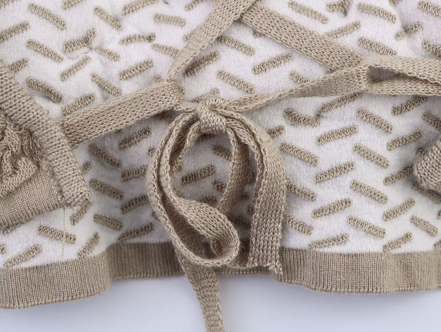 Women's New Fashion fluffy texture design sleeveless hanging neck collar top