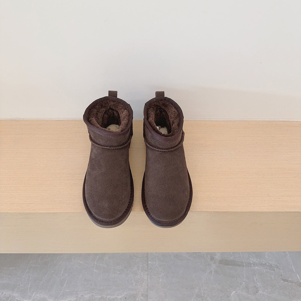 Women's new velvet short snow boots have a shoe box